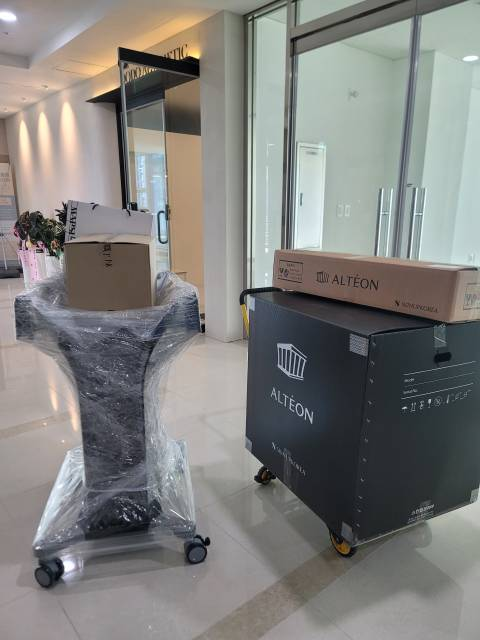 피부샵에 전문 기기를 안전하게 납품하는 현장